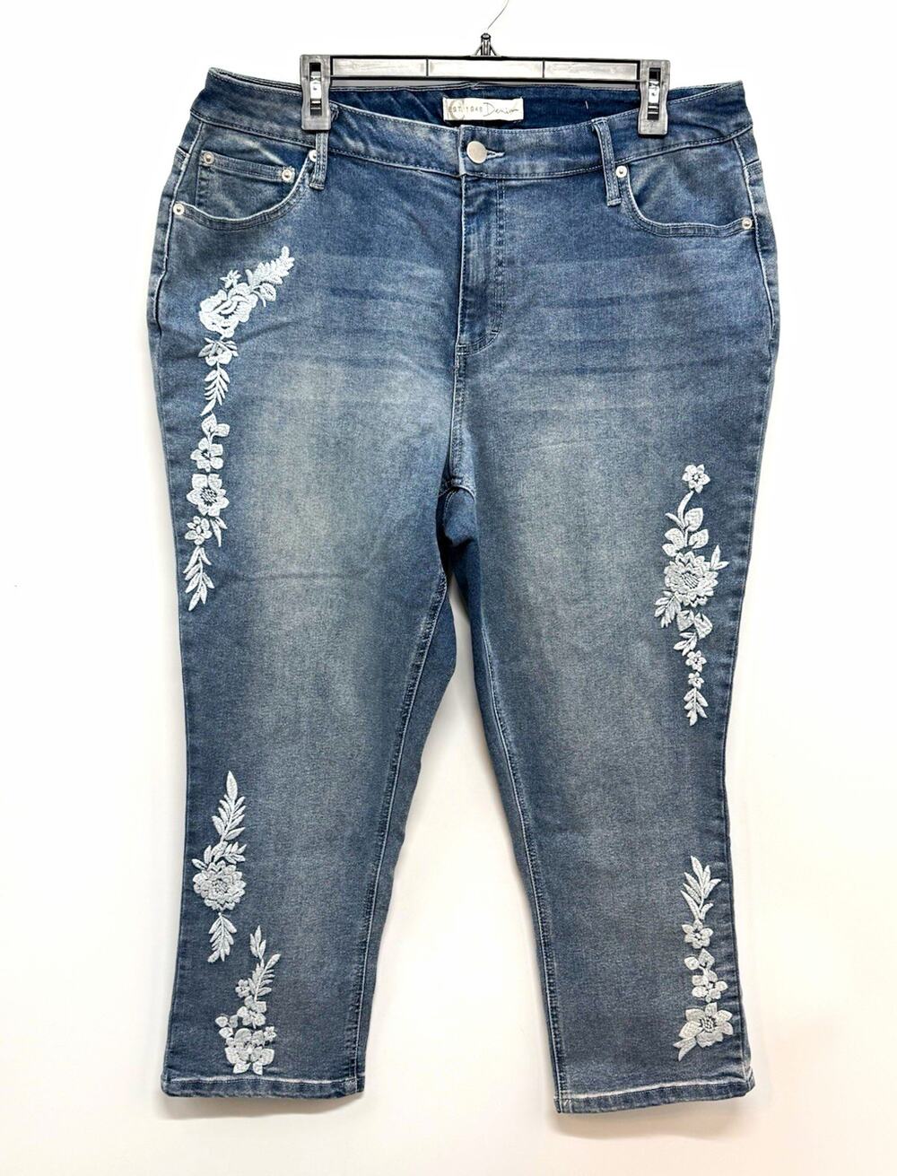 EST. 1946 Cato Denim Women Plus Size 16W Hi-Rise Cropped Blue Floral Embroidered